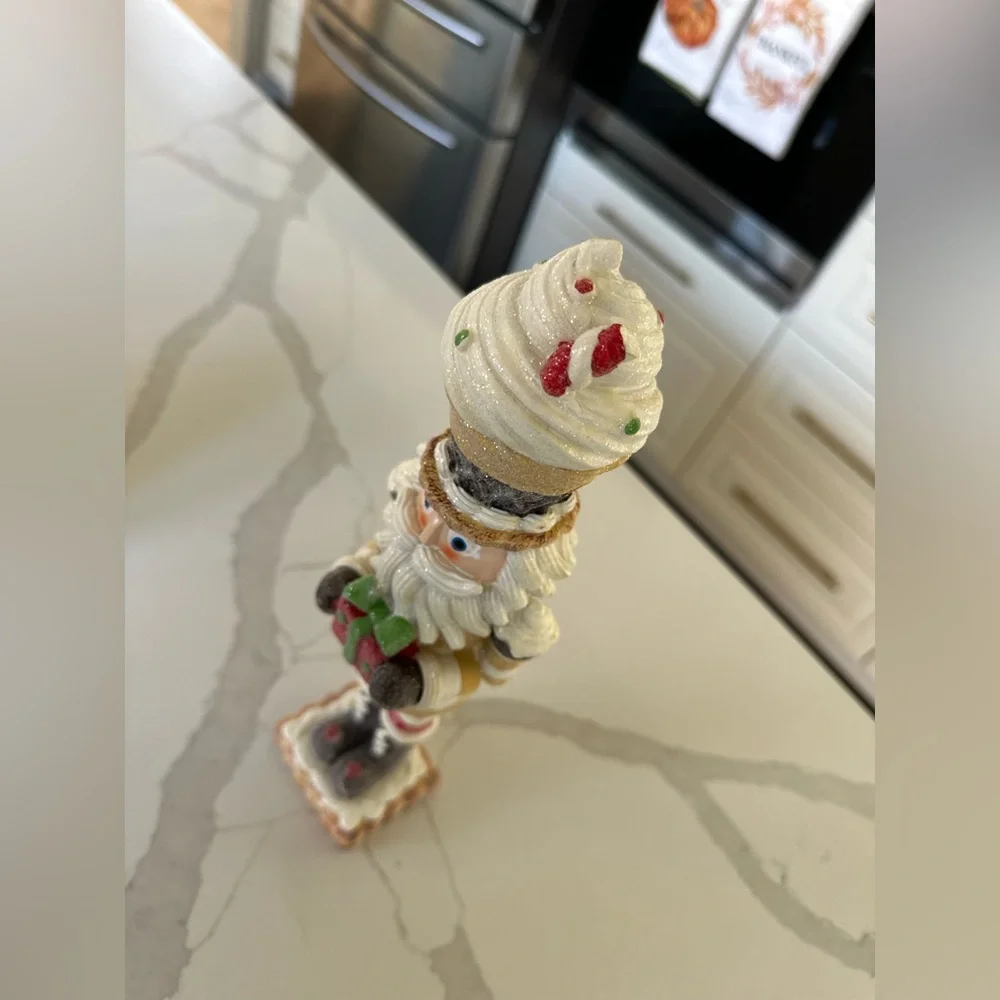 Nutcracker Cupcake Poly